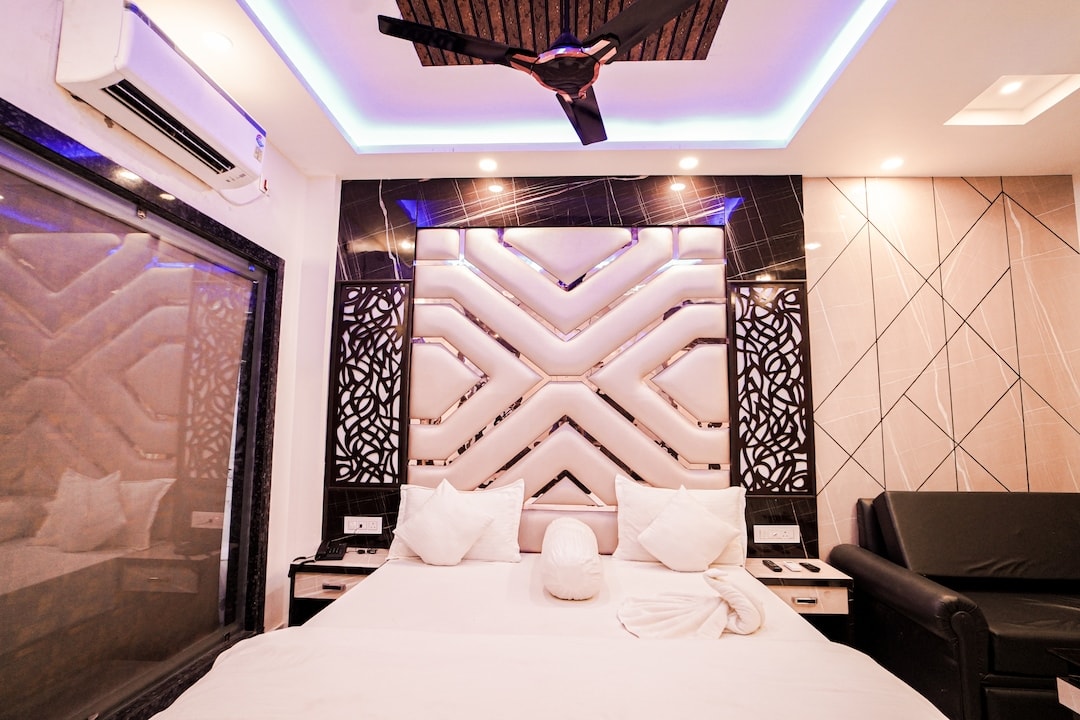 Deluxe Room — full room view