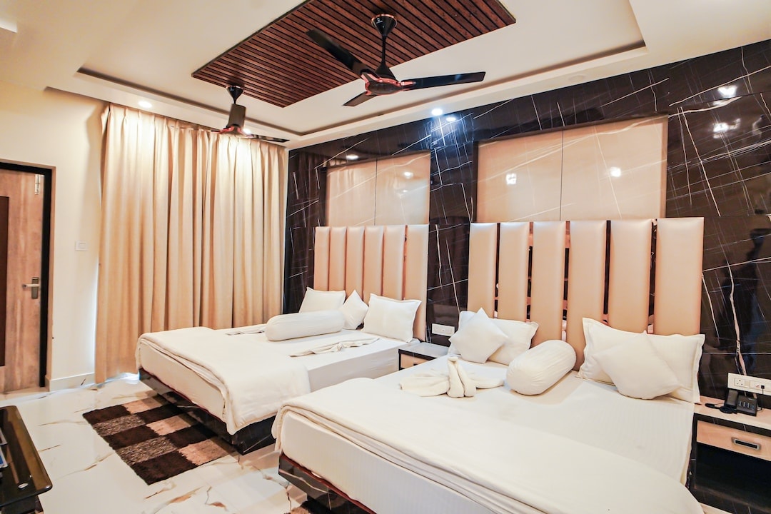 Family Suite — full room with curtains